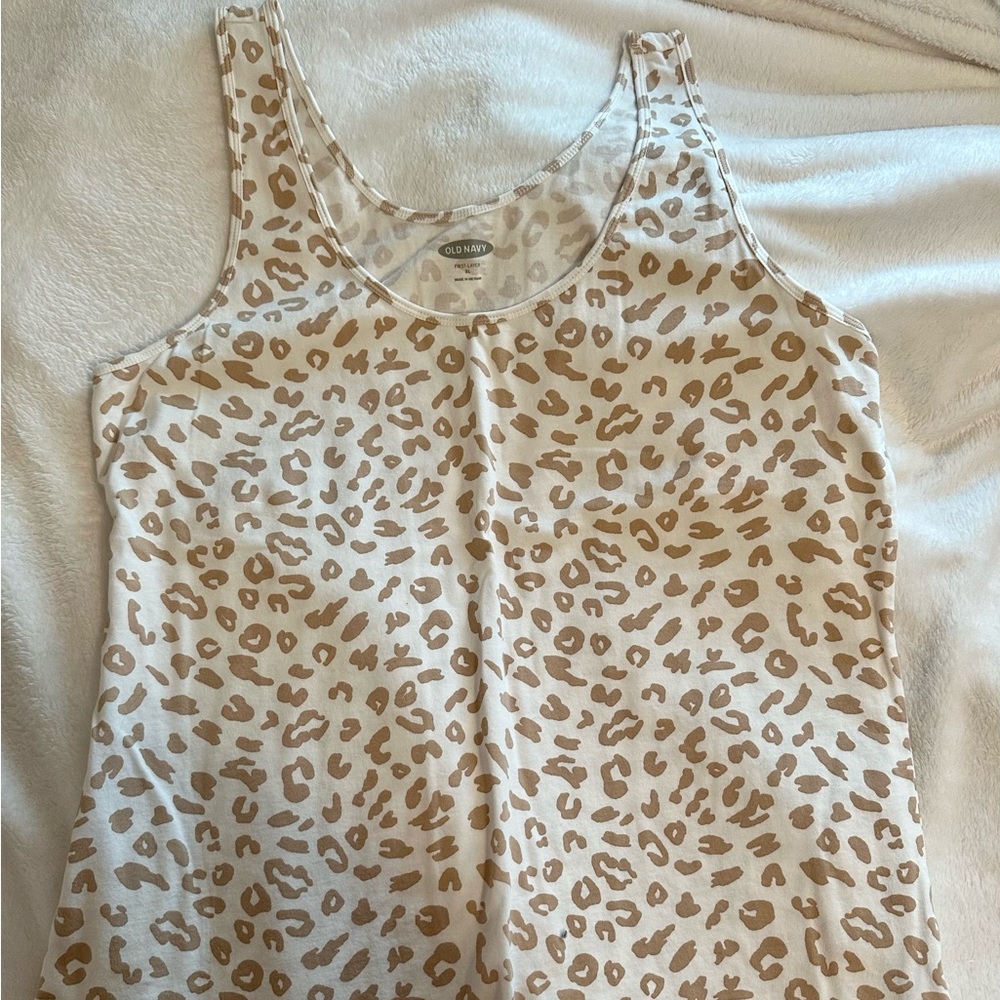 Old Navy Women’s tank top size xL. NEVER WORN